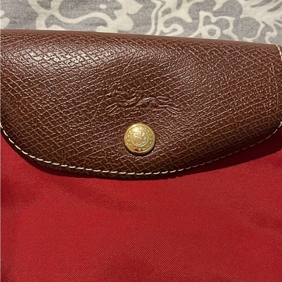 Red Longchamp Medium Le Pliage Nylon Shoulder Bag - Picture 2 of 4